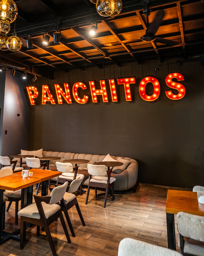 Interior de Panchito's con su letrero luminoso
